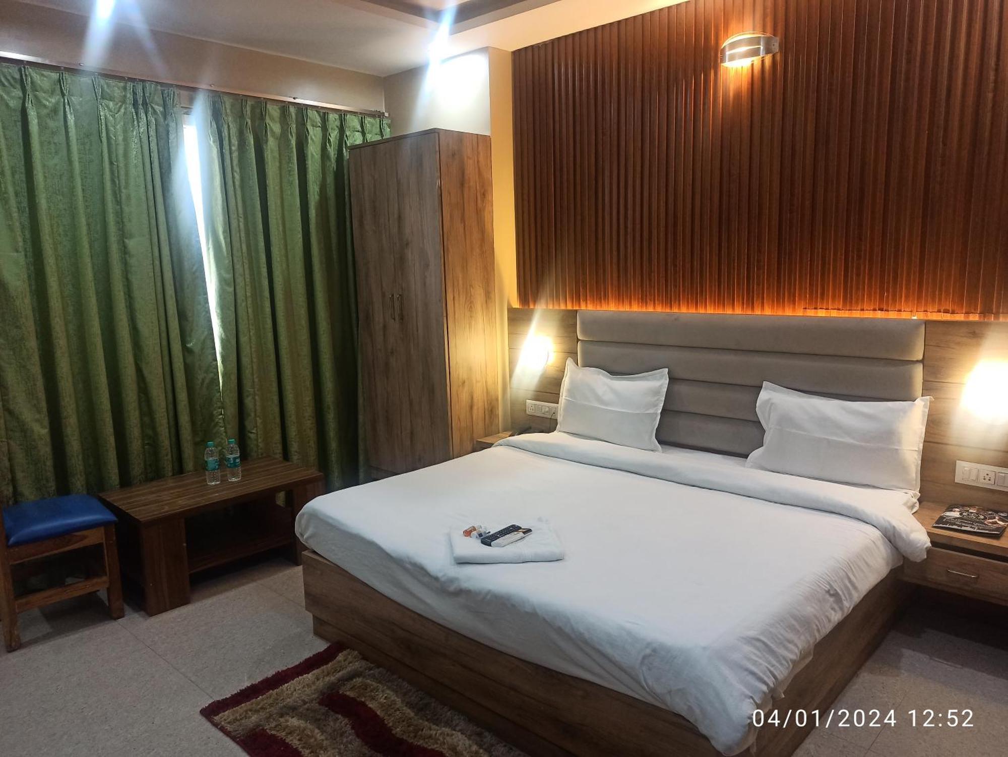 Icyhotels Hl Inn Chinhat Экстерьер фото